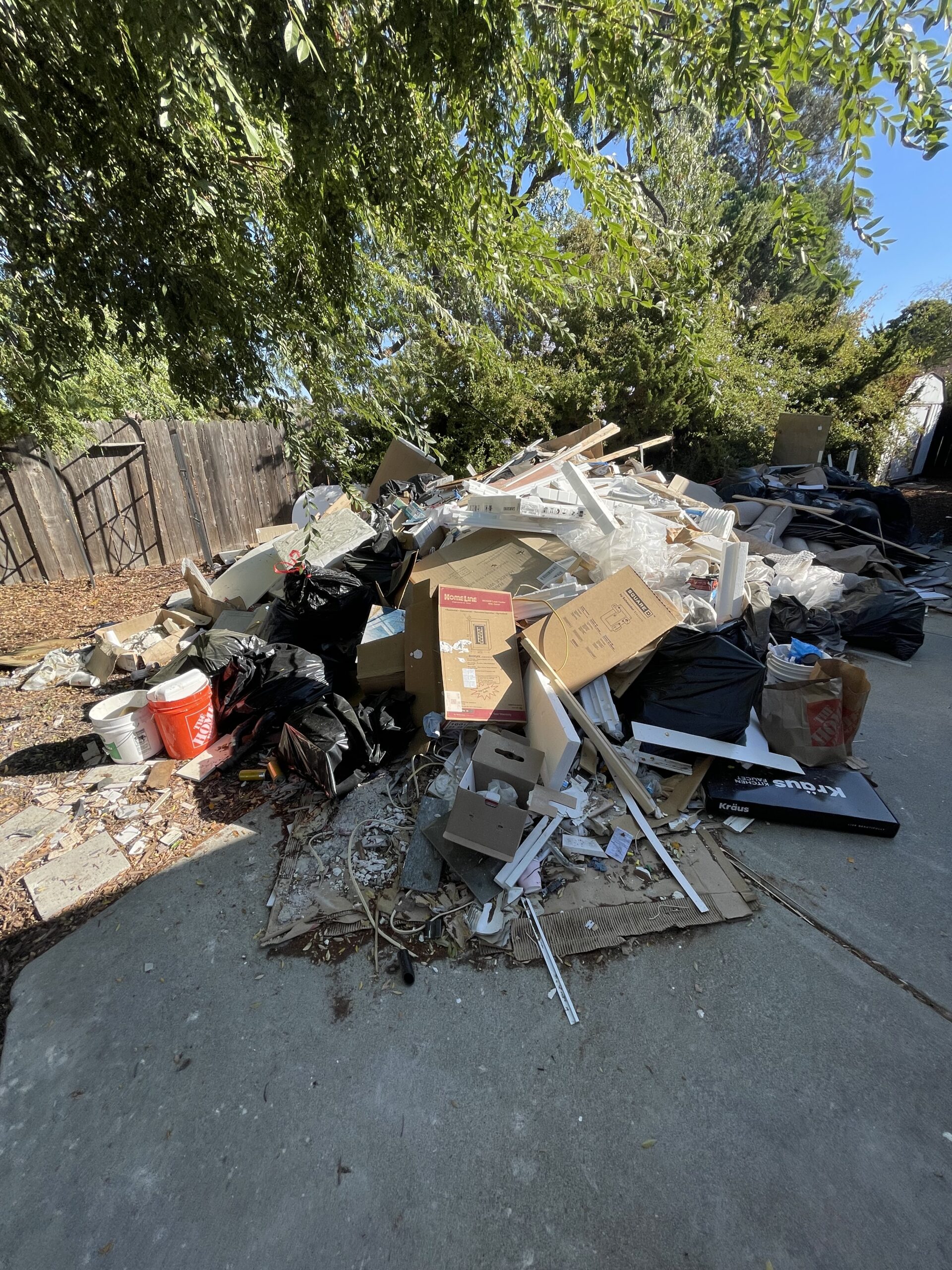 Garage Cleanout Service In Aloha